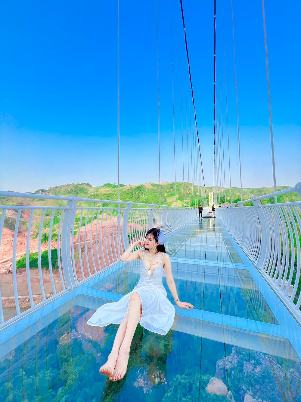 You should visit in the early morning or late afternoon for softer light and fewer crowds - perfect for dreamy photos
